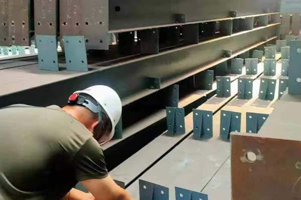 長(zhǎng)春?彩鋼瓦翻新時(shí)有哪些注意事項(xiàng)？