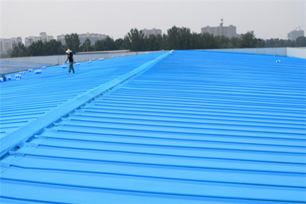 夏季來(lái)臨長(zhǎng)春雨季彩鋼瓦翻新注意事項(xiàng)有哪些